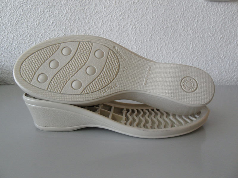 Sara woman sole